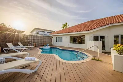 New Mediterranean Villa 5Bed\/5Bath across-Marriott