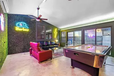 Image de Hollywood Vibe Cottage | Game Rm | Near Rainy St.