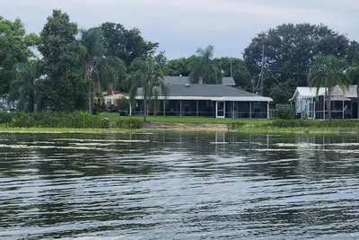 Image de Lake House on the Legoland Chain-of-Lakes with Private Pool, Beach and Boat Dock