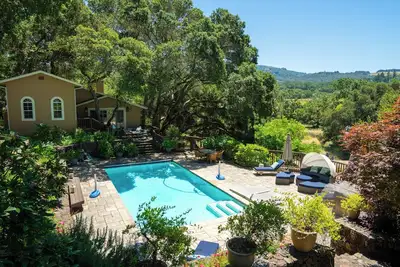Image de Luxury Estate: Grand Piano, Pool & Hot Tub