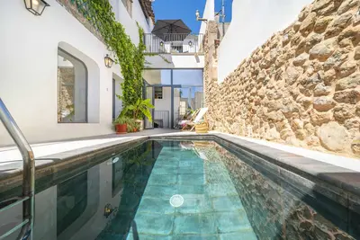 Image de Townhouse Helen House by Homevillas360