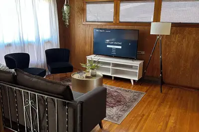 Image de Mid-Century Modern 4br Wif SmrtTV, Coffee Patio