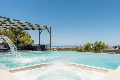 Image de A Tranquil Gem with Panoramic Seaview & Easy Access to Heraklion Town