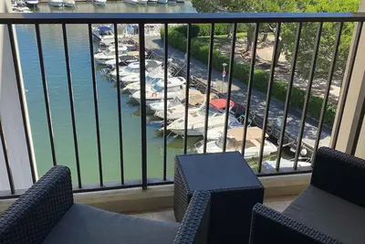 Image de Studio vue port de plaisance avec 2 piscines solarium