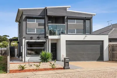 Image de Tranquil Turnberry - Modern home, only 350 metres to St Leonards town centre.