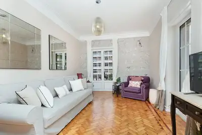 Image de Elegante T2 Av. Roma Vintage Elevador Metro