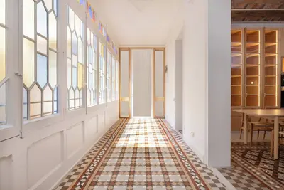 Image de Experience unparalleled luxury in Ausias March these apartment in Eixample.