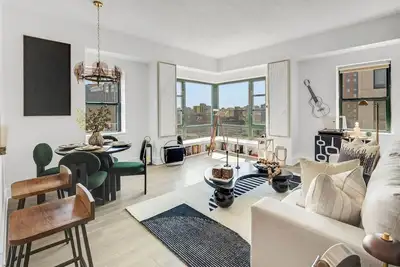 Image de Penthouse Perfection: with Unmatched Skyline Views