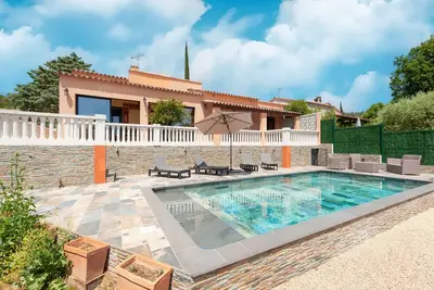 Image de Villa avec piscine, lac de Saint-Cassien, proche golf, 3 chambres, climatisation, vélos dispo, Callian