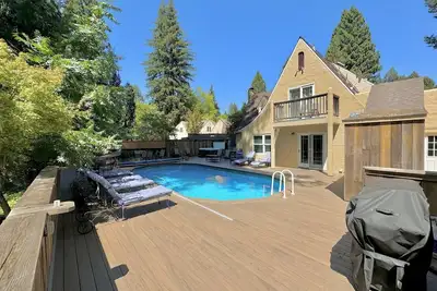 Image de Lovely Tudor Home w/ Pool & Spa Near Russian River