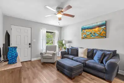 Image de Family-Friendly Haven near Downtown - Fast Wifi