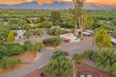 Image de Large Groups Solana Spanish Villas 5. 7 Acre Estate