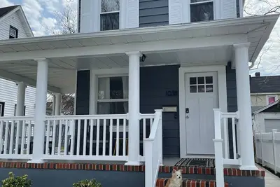 Image de Asbury Park, Big Yard, Walk to Stone Pony, 2 baths! A/C Pets allowed