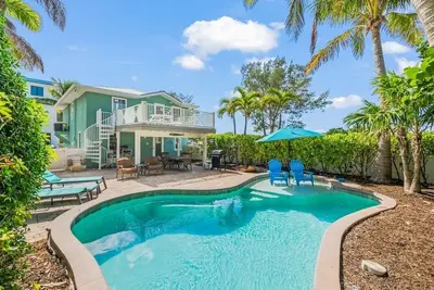 Image de Sunset View 3/2 Pet Friendly, 2 Living Rooms, Pool, Steps from Beach, Beach View