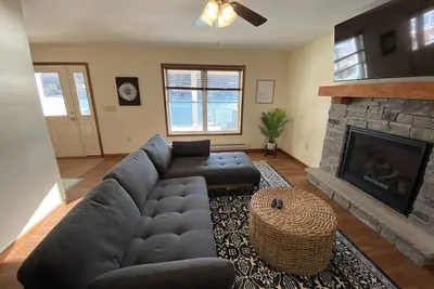 Image de New Lakefront Cottage on Lake Harmony