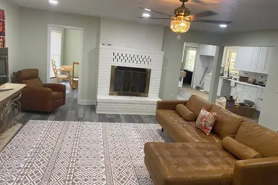 Image de Charming 3-bedroom house in peaceful Stonecrest with WiFi, Ac and pool