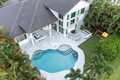 Image de Elegant 5-Bedroom Luxury Retreat