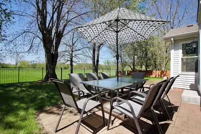 Image de Dupage River Retreat w/Chef's Kitchen & Fire Pit!