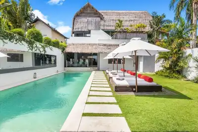 Image de Villa Kuta - Quatre Chambres Villa, Couchages 8