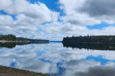 Image de Waterfront charming 3-bedroom house with hot tub, sauna and bikes, sleeps 6