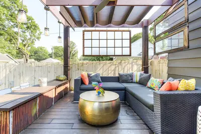 Image de Perfect Fall Getaway: Hot Tub, Bikes, & Dog Friendly in Heart of Broad Ripple!