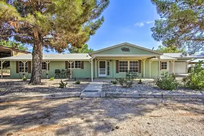 Image de 12+ Acre Family and Pet Friendly Horse Property w/ Riding Trails and Pool!