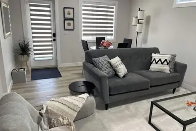 Image de Gorgeous 3 bedroom suite in Nw\n\n