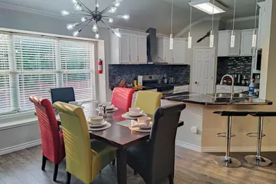 Image de Entire Luxury 3 Bedroom Residential House