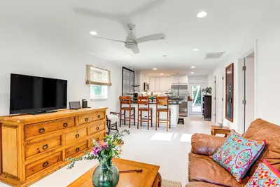 Image de Vibrant North Palm Beach Home ~ 2 Mi to Beach!