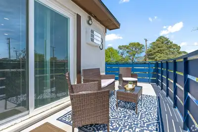 Image de Stylish 2 bedroom 2bath with all the bells and the whistles  In Arlington Texas