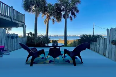 Image de Bay View Bliss · Incredible Pensacola Beach Home-Walk Everywhere