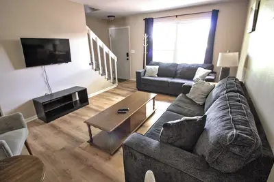 Image de Charming 3-bedroom townhome in enchanting Des Moines with Ac, WiFi