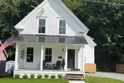 Image de Christmas/Nye Available -8 Br, 4 Bth, 1/2 mi to Okemo, Hot Tub, on Shuttle, King