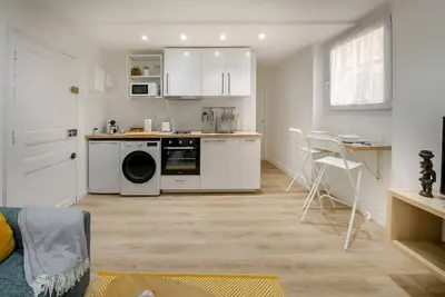 Image de Wonderful renovated apartment near Courbevoie.
