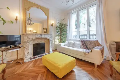 Image de Ancien appartement, superbe restauration, à 50 m du parc des Buttes Chaumont
