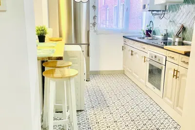 Image de Beautiful bright and recently refurbished apartment 5 min walk to centre