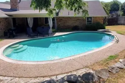 Image de Spacious 3bd\/2ba or 4bd\/3ba with Private Pool, Fireplace & Children's Playroom