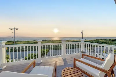 Image de Beachfront Luxury Spacious Cape May Waterfront Home steps to the Beach!