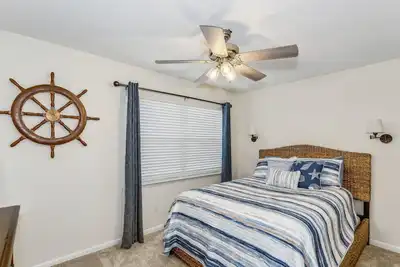 Image de Large Home- Sleeps 10- Pet and Family Friendly
