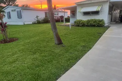 Image de Amazing mobile home with Ac in Hobe Sound. Close to Jupiter Island beach