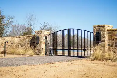 Image de Luxury Barndominium Retreat- near Canton, Private!