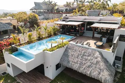 Image de \"Villa Vistancia\" Newly Constructed Modern Luxury 5br/6ba Villa near Sayulita