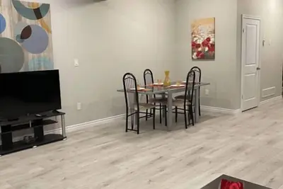 Image de Spacious & Beautiful 5 Bedroom Townhouse