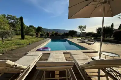 Image de Ihre Oase der Ruhe im Herzen der Provence mit Pool und GroĂźem Garten