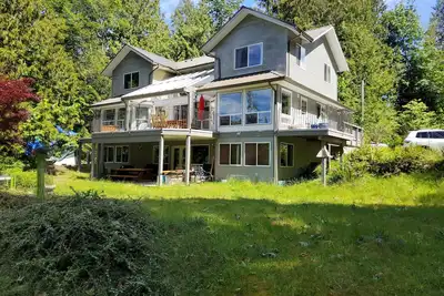 Image de Waterfront 5 bedroom unit in house on Hotel Lake, Garden Bay B. C.
