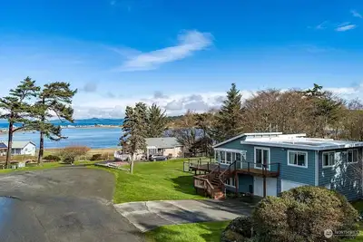Image de Happy Haven in Oak Harbor overlooking the Sound