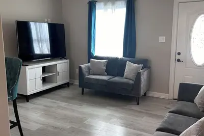 Image de Game room! Huge backyard, located in downtown Beaumont! !