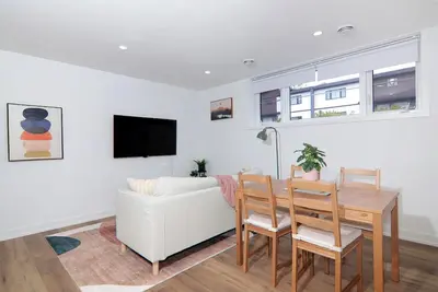 Image de Luxury Modern Townhouse Six Minutes to the Falls
