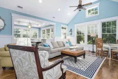 Image de Forest retreat nestled in the beauty of Bald Head Island, 2 golf carts