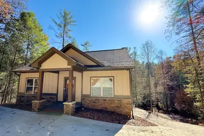 Image de 3-bedroom River cottage in charming North Georgia w/ room for 8+ WiFi Ac